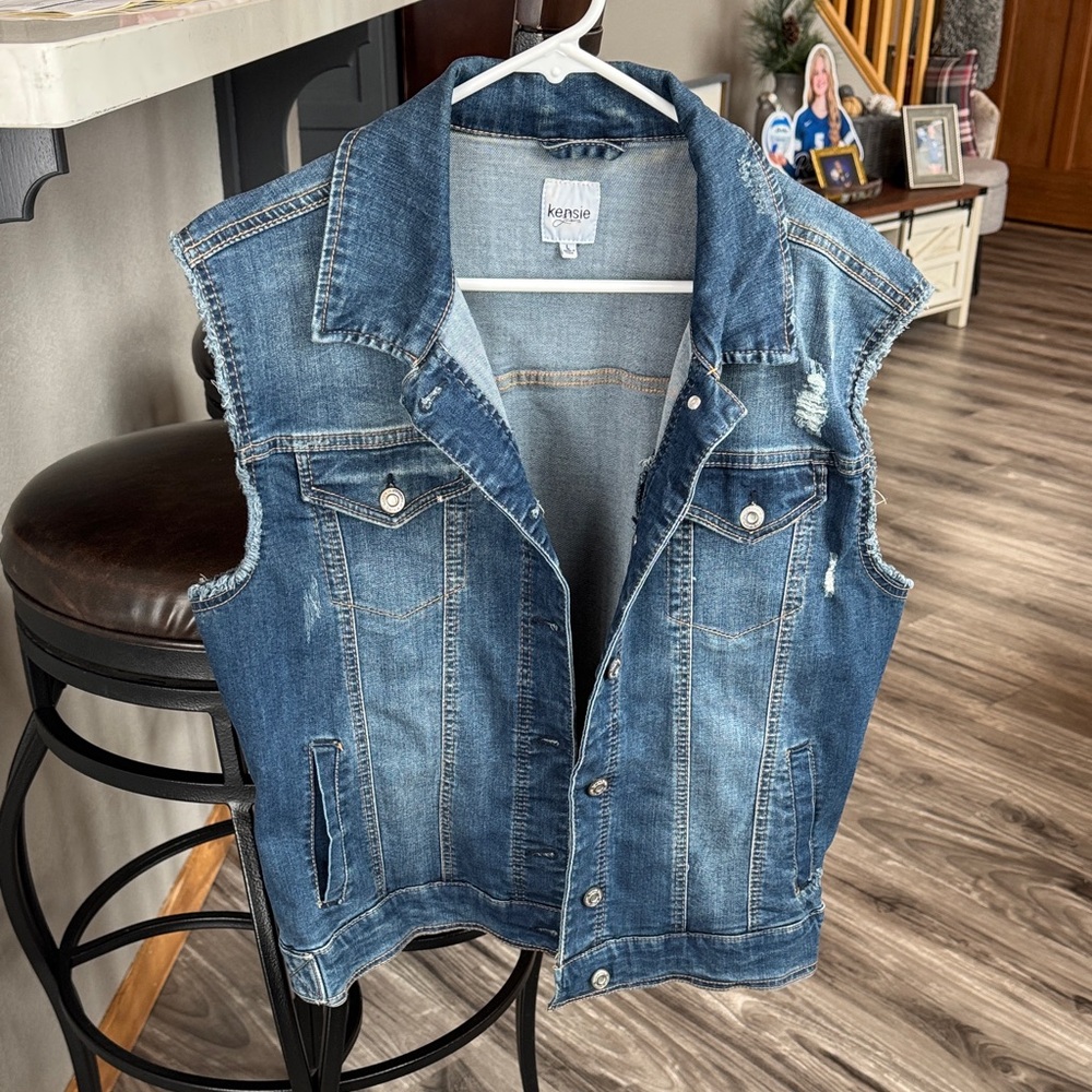 Kensie Sleeveless Distressed Denim Vest in Medium Blue